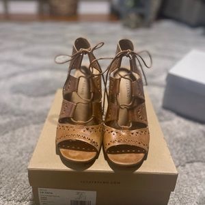 Women’s sandals in original box
